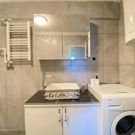 Missafir Stylish Flat Close To Malls In Sisli Apartment